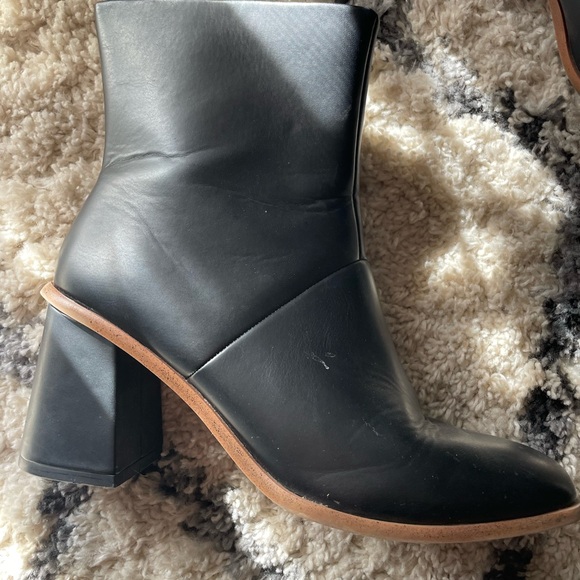 Time and Tru Black Block Heel Ankle Boots - Picture 2 of 7